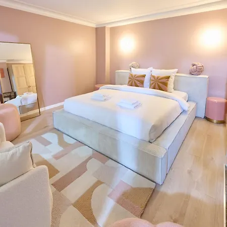 Апартаменты Modern With Terrace & 4 Spacious Bedrooms