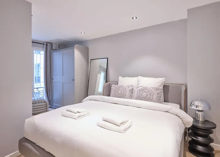 Modern With Terrace & 4 Spacious Bedrooms * Париж