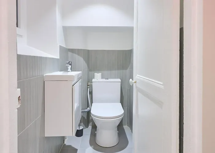 Modern With Terrace & 4 Spacious Bedrooms