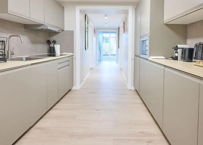 Modern With Terrace & 4 Spacious Bedrooms Париж