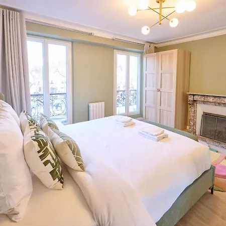 Modern With Terrace & 4 Spacious Bedrooms *