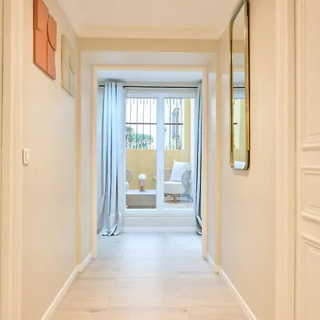 Apartment Modern With Terrace & 4 Spacious Bedrooms
