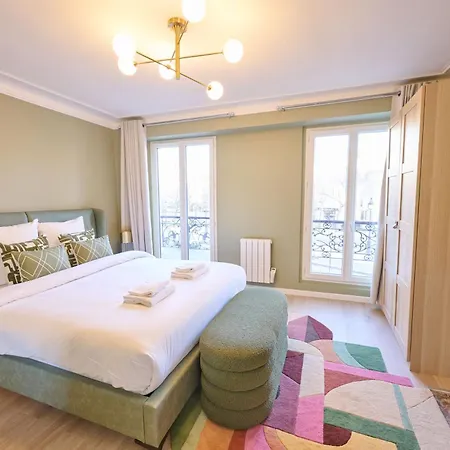 Modern With Terrace & 4 Spacious Bedrooms * Paris