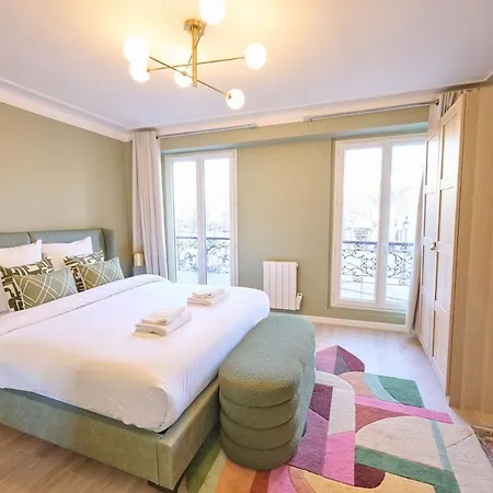 Modern With Terrace & 4 Spacious Bedrooms Διαμέρισμα
