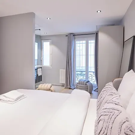 Διαμέρισμα Modern With Terrace & 4 Spacious Bedrooms *