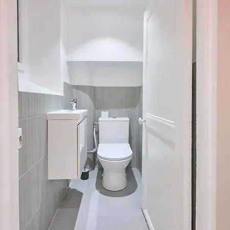Modern With Terrace & 4 Spacious Bedrooms *