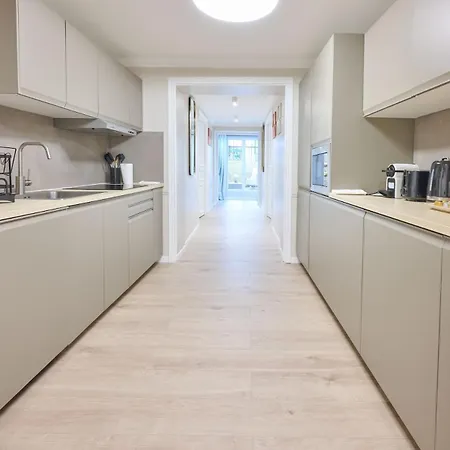 Διαμέρισμα Modern With Terrace & 4 Spacious Bedrooms Παρίσι