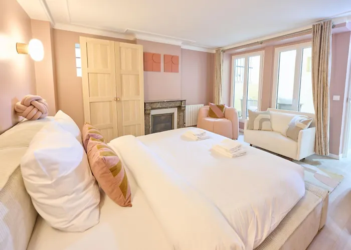 Modern With Terrace & 4 Spacious Bedrooms