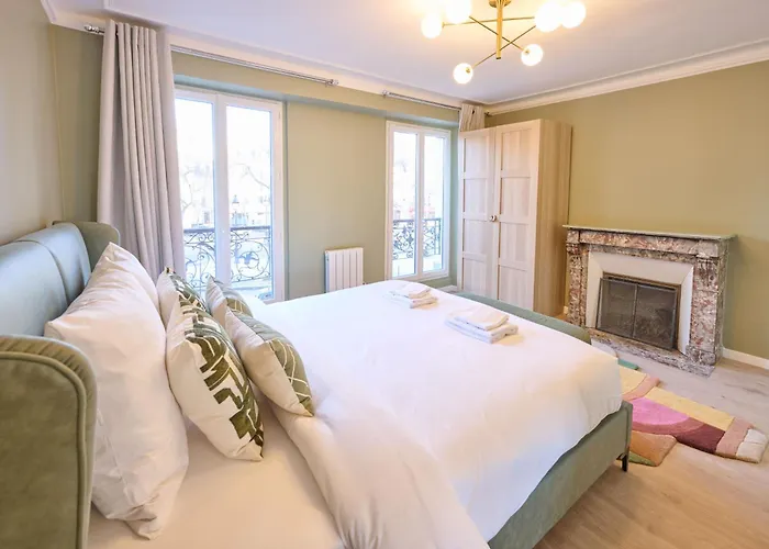 Modern With Terrace & 4 Spacious Bedrooms *