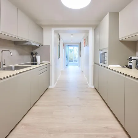 Modern With Terrace & 4 Spacious Bedrooms * パリ