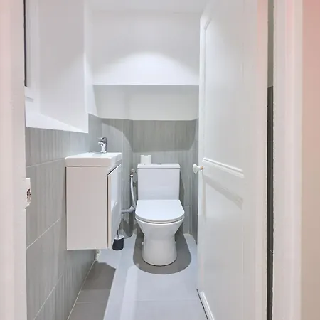 Modern With Terrace & 4 Spacious Bedrooms