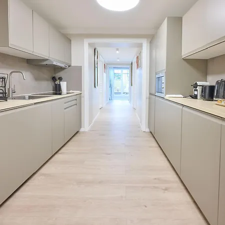 Modern With Terrace & 4 Spacious Bedrooms Parigi