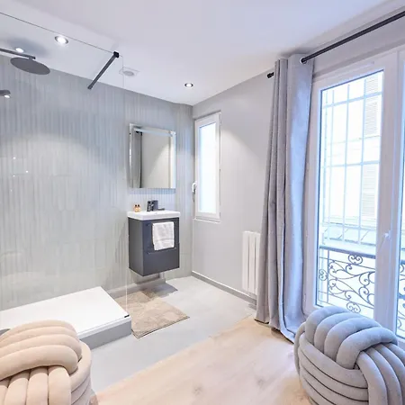 Modern With Terrace & 4 Spacious Bedrooms Parigi