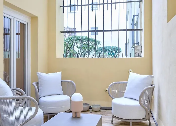 アパート Modern With Terrace & 4 Spacious Bedrooms パリ