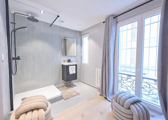 Modern With Terrace & 4 Spacious Bedrooms パリ
